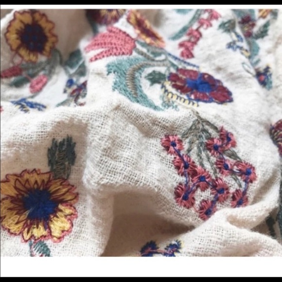 🔥💥CLEARANCE SALE⚡️🌟LEILANI Smocked Off-Shoulder Embroidered Top - Picture 5 of 10